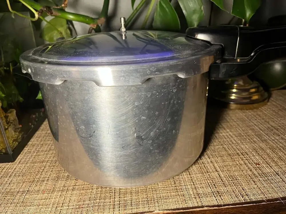 Presto Aluminum Pressure Cooker with Steaming Rack